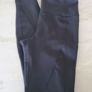 Lululemon ribbed Wunder Under